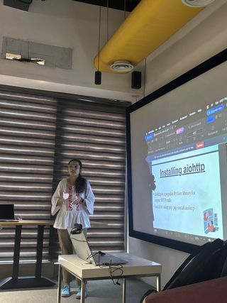 Speaker presenting a talk on installing aiohttp